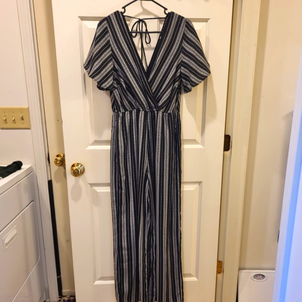 Xhilaration Black and White Jumpsuit Size Medium